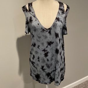 Rock & Republic Tie Dye Cold Shoulder Top Size: S